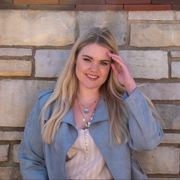 Meet the seller!! 😘 - Picture 2 of 8